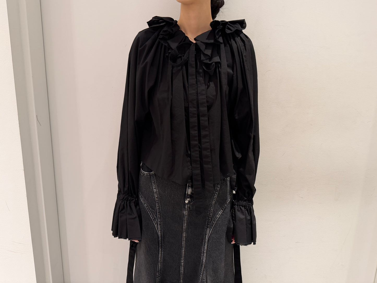 ラッフルブラウス