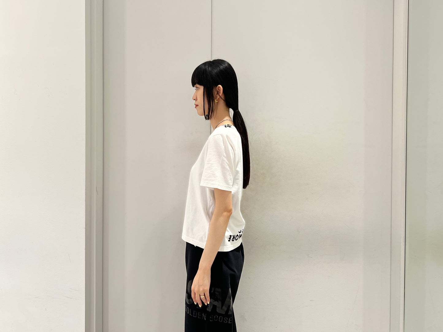 VネックTシャツ