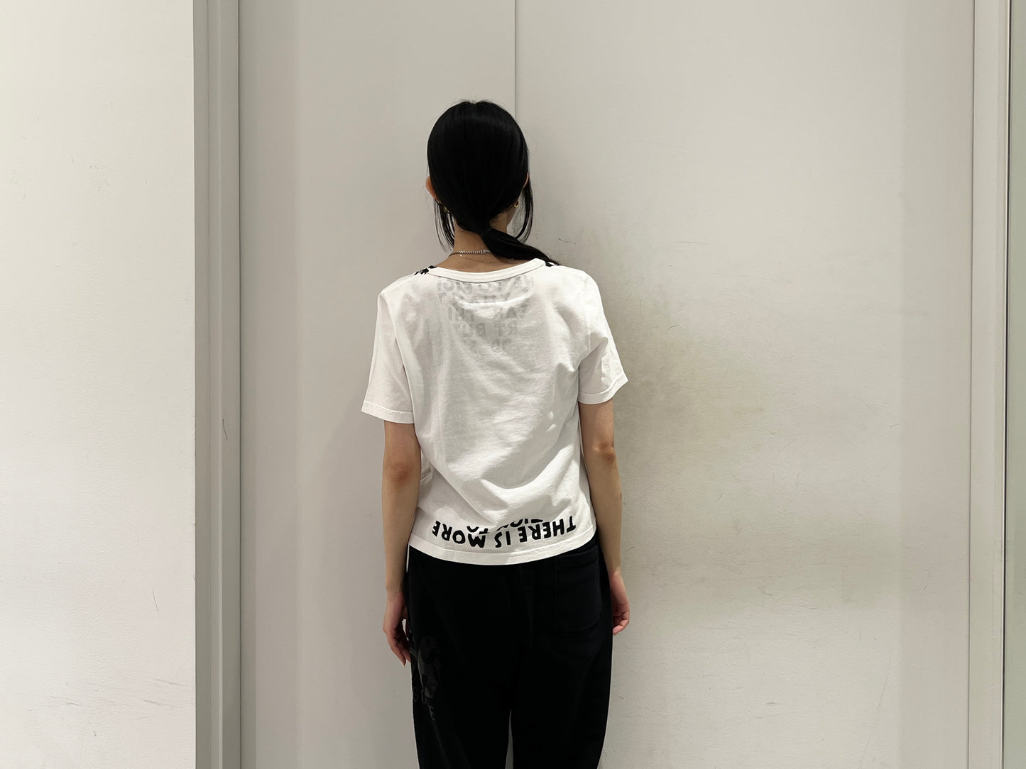 VネックTシャツ