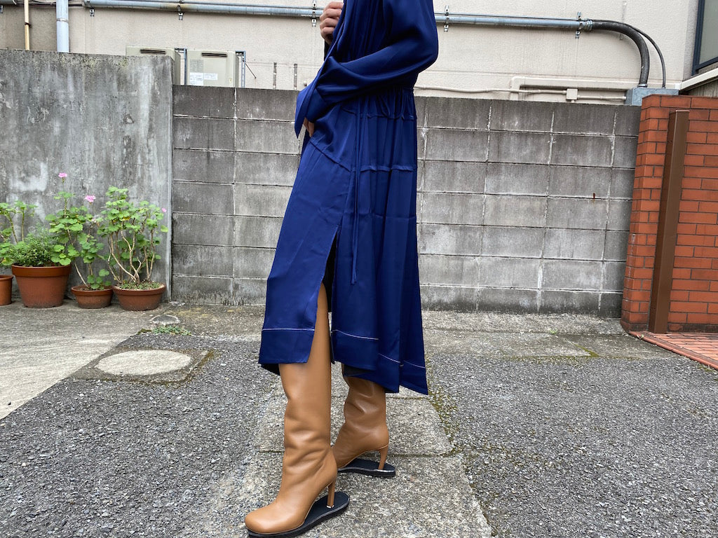 スカーフ付アシンメトリードレス.