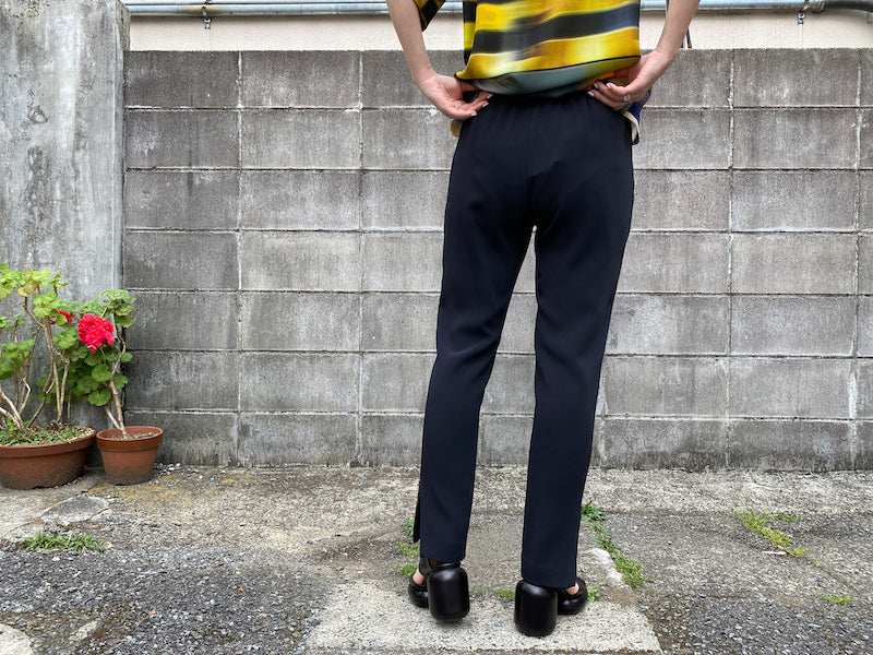 裾ジップテーパードパンツ